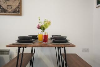 Stylish Two Bedroom Apartment in Kelham Island Sheffield by Eason Stays, Ideal For Professionals with Free Parking! - - 5
