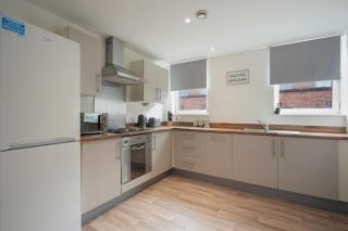 Stylish Two Bedroom Apartment in Kelham Island Sheffield by Eason Stays, Ideal For Professionals with Free Parking! - - 1