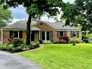 Charming Home In A Historic Quiet Nashville Haven - 0