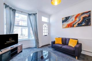 Stylish 3 Bed Home in Sheffield by Eason Stays, Ideal For Weekend Stays & Contractors, with Pool Table & Free Parking - Nether Edge - 0