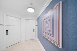 Fontainebleau Corner Unit New Reno 2Bdrm 3Bath - 9