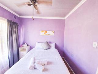 Tranquil Coastal Home with Pool Family-Friendly Stay - Uvongo Beach - 1