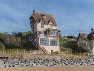 The Benervilloise villa with its feet in the water - Bénerville-sur-Mer - 0