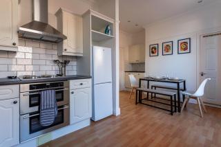 Modern 3-Bed House Parking & Family & Friends - 3