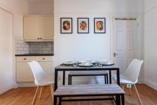 Modern 3-Bed House Parking & Family & Friends - 4