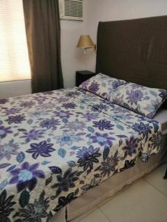 Romantic 2BR Condo with Pool & WiFi - Anabu Primero - 4