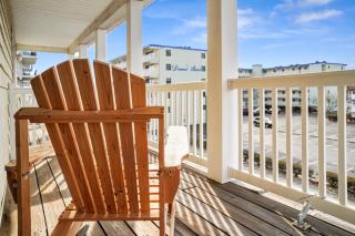 Spacious 3-Bedroom Ocean Block Townhome in Ocean City Steps from the Beach & Attractions - Ocean City - 8