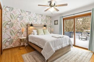 Near Ithaca!Hot Tub! LRG Home!Sleeps 12! Dogs ok! - Newfield - 0