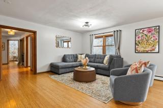 Near Ithaca!Hot Tub! LRG Home!Sleeps 12! Dogs ok! - Newfield - 3