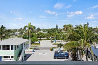 Oceanfront Inn Room #1 - Partial Ocean View King Bed - Fort Pierce - 1
