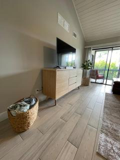 Beachfront Bliss Cozy Condo Steps from the Ocean - Fort Pierce - 6