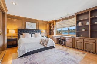 Stunning Waterfront Mansion with Pool and Hottub - Mercer Island - 5