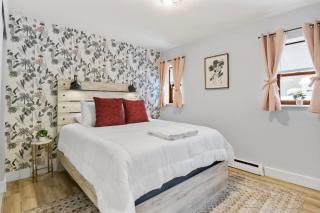 Near Ithaca!Hot Tub! LRG Home!Sleeps 12! Dogs ok! - Newfield - 2