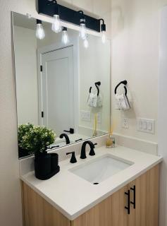 Brand New Modern Apartment - Vancouver - 8