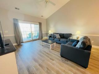 Amazing Pond View condo pool at MyrtleWoods - Myrtle Beach - 3