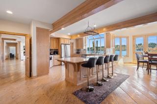 Stunning Waterfront Mansion with Pool and Hottub - Mercer Island - 6