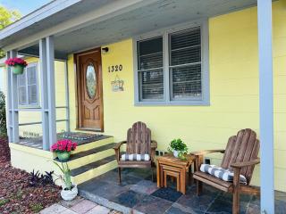 Coastal Escape - Downtown Palm Harbor - Minutes to Beaches - Palm Harbor - 0