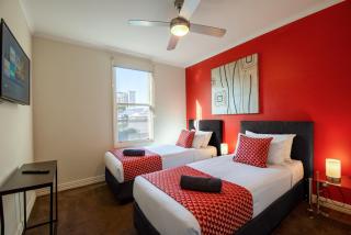 Two Neighbouring 3 Bedroom Apts - Melbourne - 3
