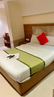 Glitz Hotels Regal International - Nr International Airport Mumbai - Bombay - 8