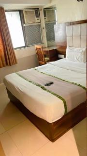 Glitz Hotels Regal International - Nr International Airport Mumbai - 1