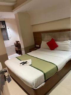 Glitz Hotels Regal International - Nr International Airport Mumbai - Bombay - 7