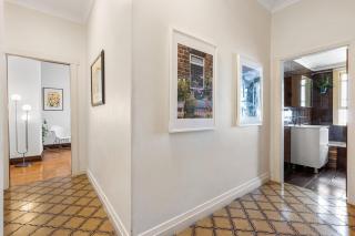 Beach Views, Grand Art Deco 2Bed - Sydney - 5