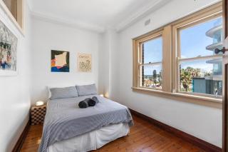 Beach Views, Grand Art Deco 2Bed - Sydney - 3