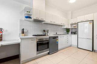 Beach Views, Grand Art Deco 2Bed - Sydney - 2