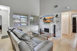Rustic Urban Escape Serene Home near the Beach - Cape Coral - 0