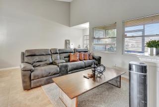 Rustic Urban Escape Serene Home near the Beach - Cape Coral - 8
