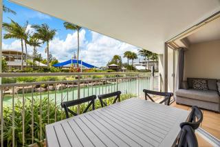 3 bedroom swim out apartment, right on the pool in Alexandra Headland , across from the beach - 9