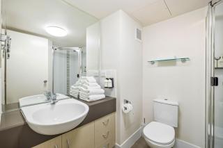 3 bedroom swim out apartment, right on the pool in Alexandra Headland , across from the beach - Alexandra Headland - 2