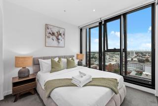 Stylish Valley Pad with City Views, Huge Gym & Park - Brisbane - 8