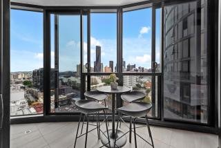 Stylish Valley Pad with City Views, Huge Gym & Park - Brisbane - 7