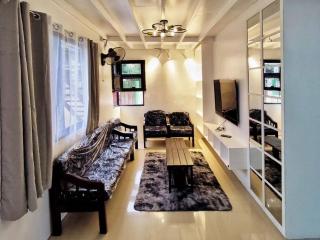 Apartment 1 Bilevel at Tagaytay Staycation - Tagaytay - 0