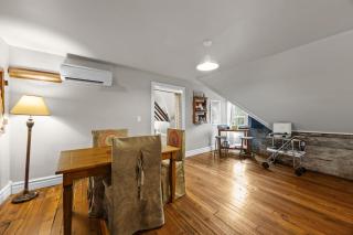 Cozy Top-Floor Retreat in the Heart of Louisville - 3