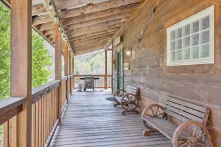 3BR Cabin with views, hot tub, fishing pond, and game room - Sevierville - 1