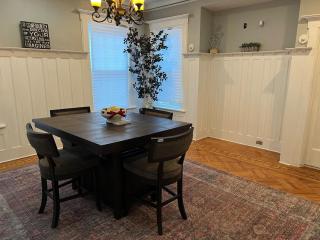 The Grand Parkway is a unique getaway with charm! - East Orange - 5