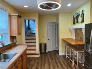 The Grand Parkway is a unique getaway with charm! - East Orange - 4