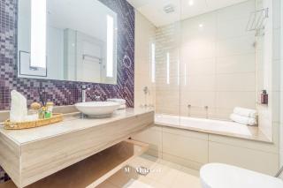 Luxury 1BR Apartment in Paramount Top-Floor Retreat - 2