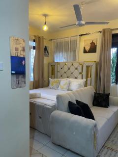 Plushy Studios n OneBed, Nyali Oshwal Academy - Mombasa - 4