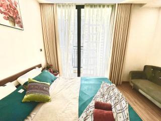 Walking Lake, Pool, Gym, Tennis & Volleyball Yard Delux Studio Apt - Hanoi - 4