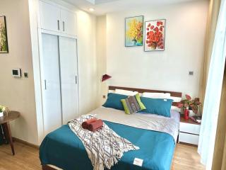 Walking Lake, Pool, Gym, Tennis & Volleyball Yard Delux Studio Apt - 3