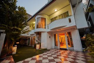 Low-Rise House for Groups Near BTS & EmDistrict For Spacious Cozy Stay - Banguecoque - 1
