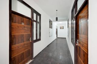 Hotel O Dream House - Noida - 8