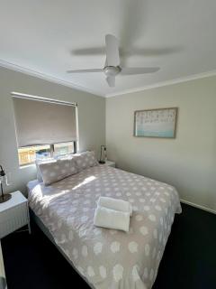 Serene Beachside Apartment - Caloundra - 3