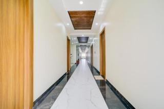 Hotel Maruti Palace - - 8