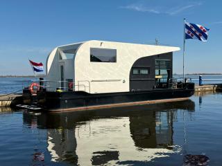 VaarLoft Pur Sang - Luxe Houseboat - Sneekermeer - Offingawier - 3
