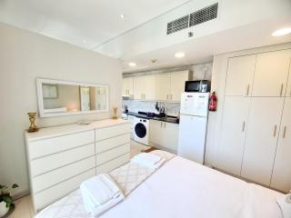 SUNRISE HOMES - Near JBR Walk & Beach - Lovely Studio - 8