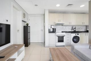 SUNRISE HOMES - Near JBR Walk & Beach - Lovely Studio - 6